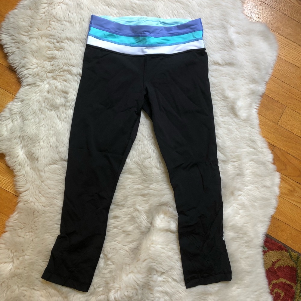 Lululemon Blue/White/Periwinkle Crop Black Pants